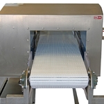 Tunnel metal detector with conveyor RDK